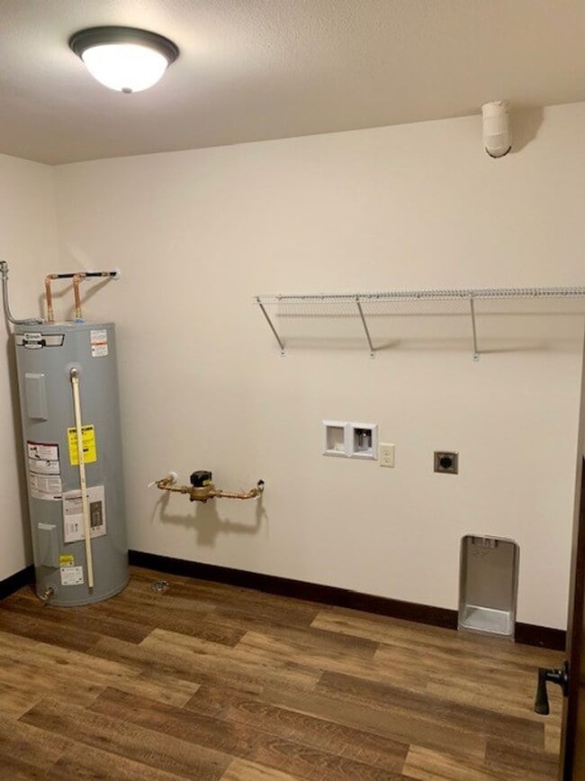 Building Photo - 122-124 Hickory Lane