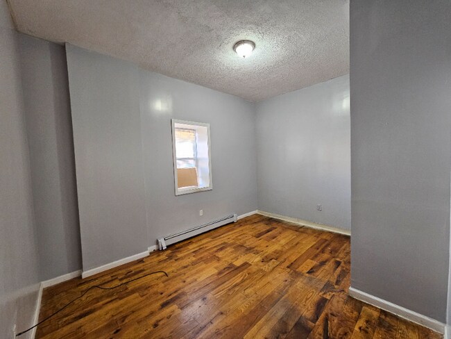 Building Photo - 782 Hallett St