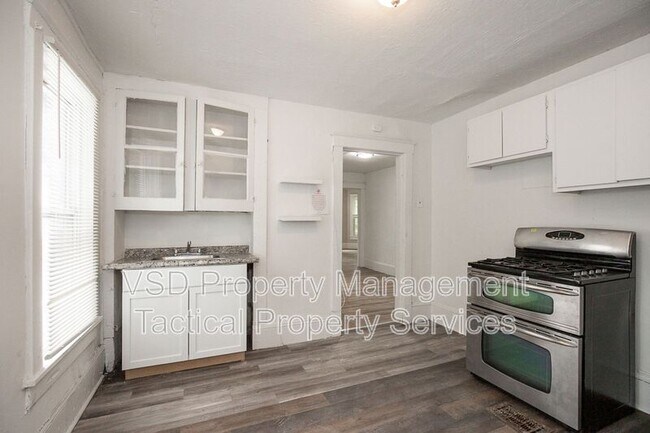 Building Photo - 1583 E 84th St