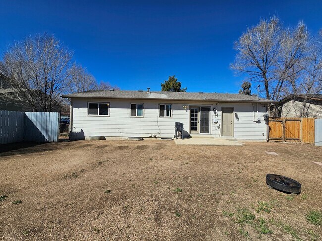 Building Photo - Comfortable 4 bed, 2 bath home in 80906!
