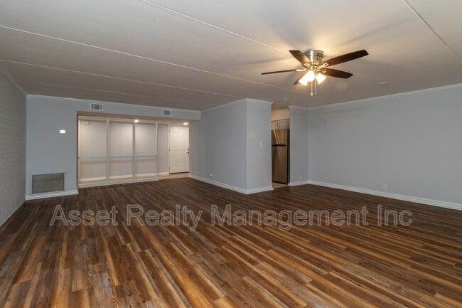 Building Photo - 454 Berlin Dr