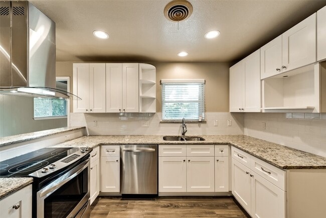 Building Photo - 2817 Blackwood Dr