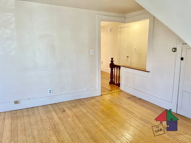 Building Photo - 225 Elm St