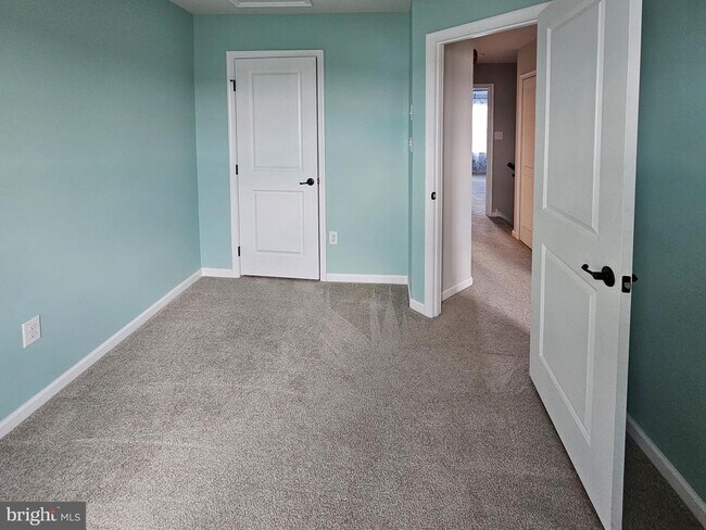 Building Photo - 251 Compass Dr