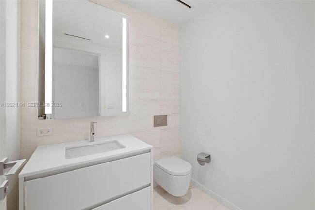 Building Photo - 300 Biscayne Blvd Way