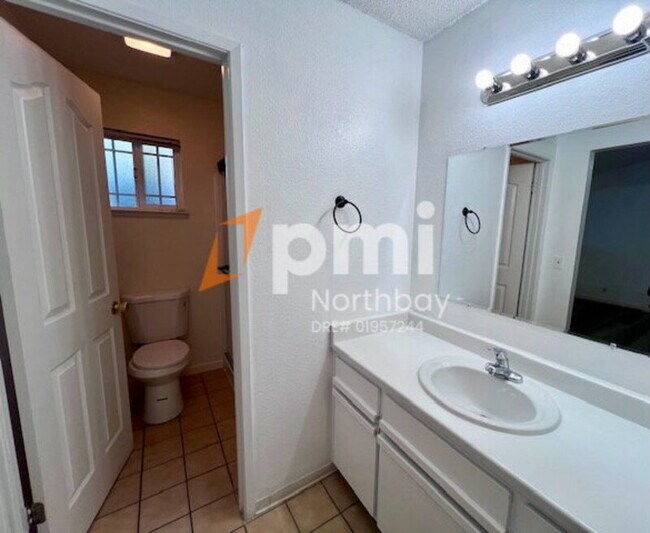 Building Photo - 816 Blackspur Dr