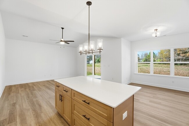 Building Photo - 201 Dale Dr