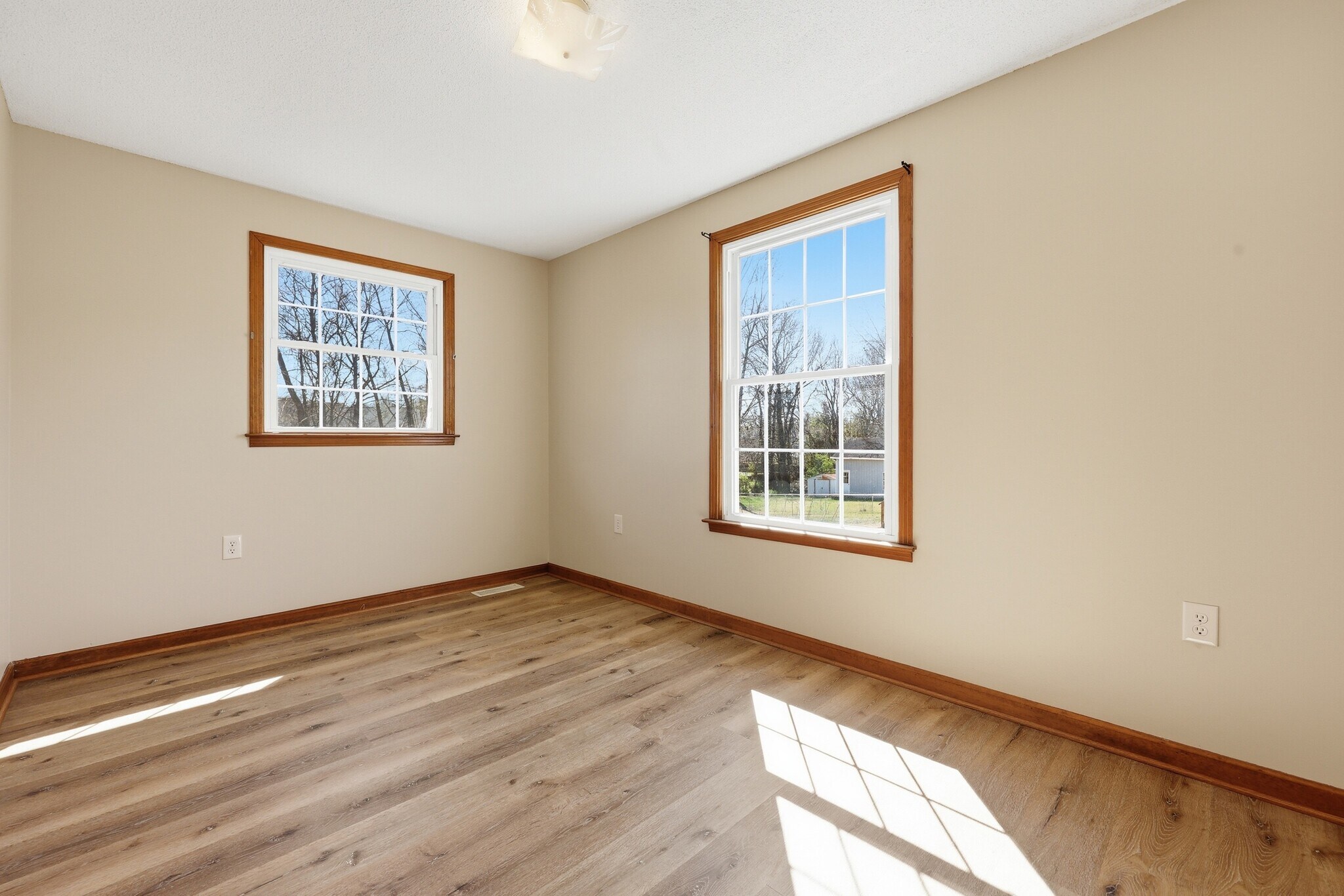 Building Photo - 1325 Sun Valley Rd