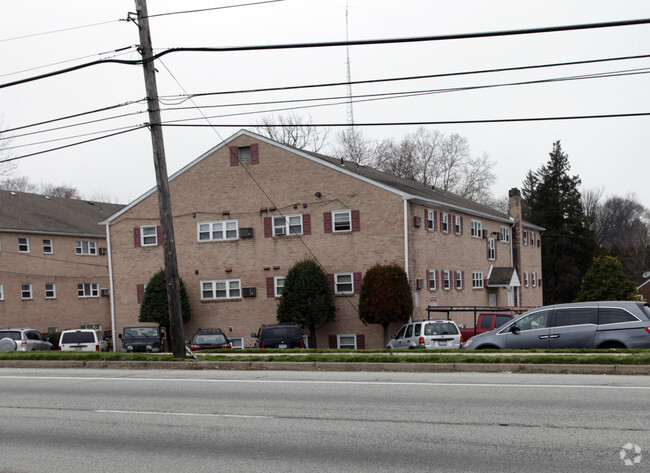 Building Photo - West Chester Apartments