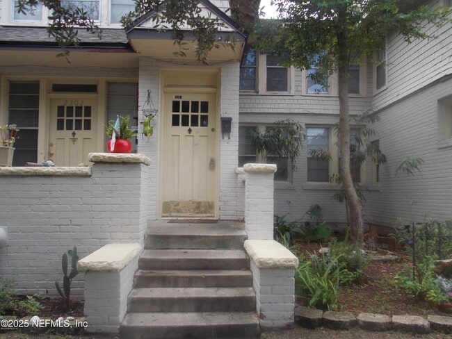 Primary Photo - 2304 College St