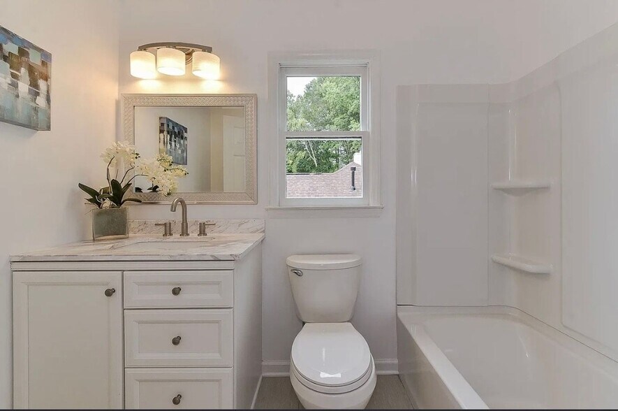 Building Photo - 5610 Vandora Dr