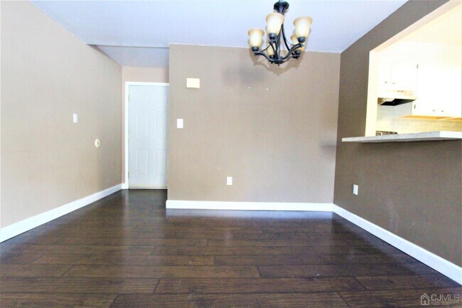 Building Photo - 604 Ravens Crest Dr