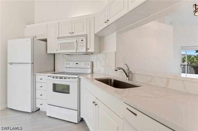 Building Photo - 12081 Summergate Cir