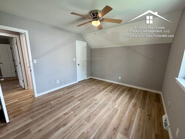 Building Photo - 2717 Mayflower Dr