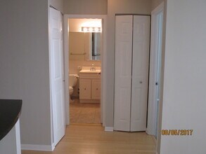 Building Photo - Gold Coast/Old Town Jr. 1 bedroom Available In July