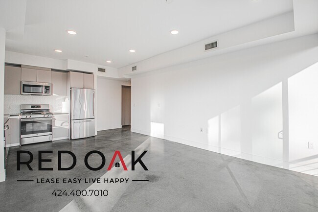 Building Photo - 453 S Kenmore Ave