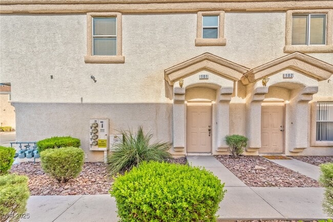 Building Photo - 6451 Saddle Up Ave