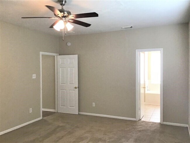 Building Photo - 3927 Dogwood Bough Ln