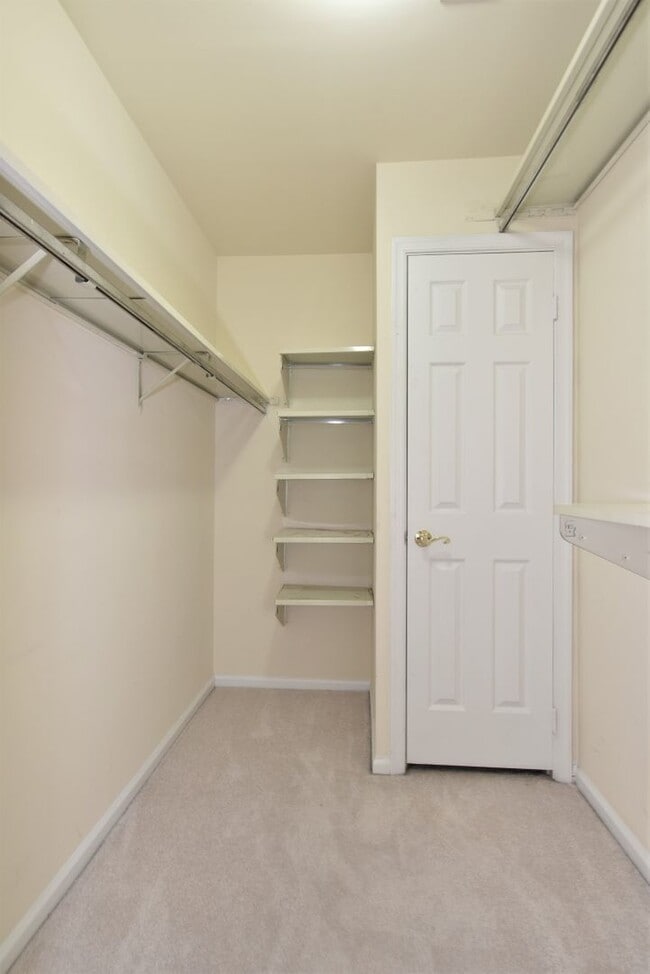 Building Photo - Big and Beautiful 2 Bedroom, 2 Full Bathroom, North Bethesda Condo!