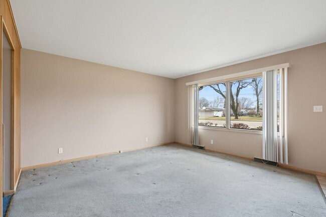 Building Photo - 541 N Edgelawn Dr