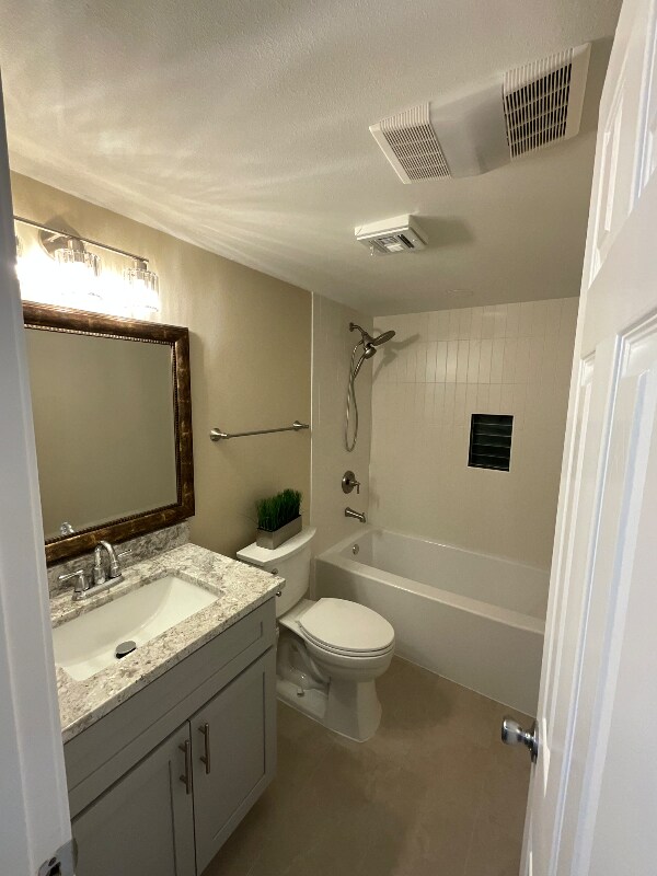 Building Photo - 2135 Delaware Ave