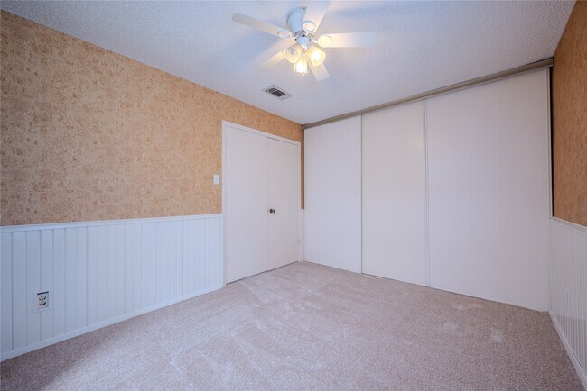 Building Photo - 13034 Leader St