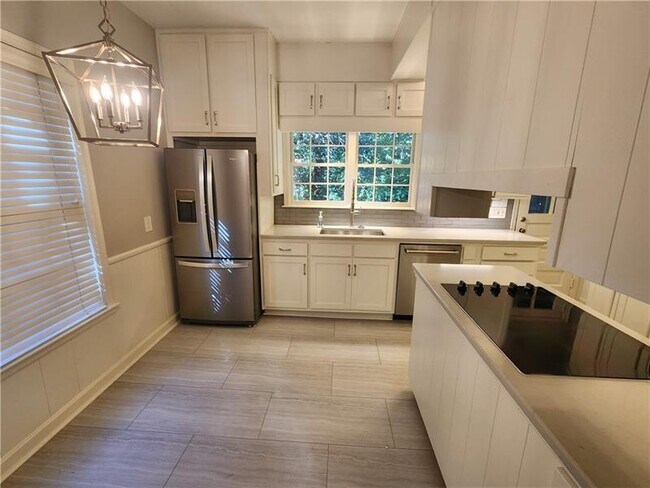 Building Photo - 65 Clarendon Ave