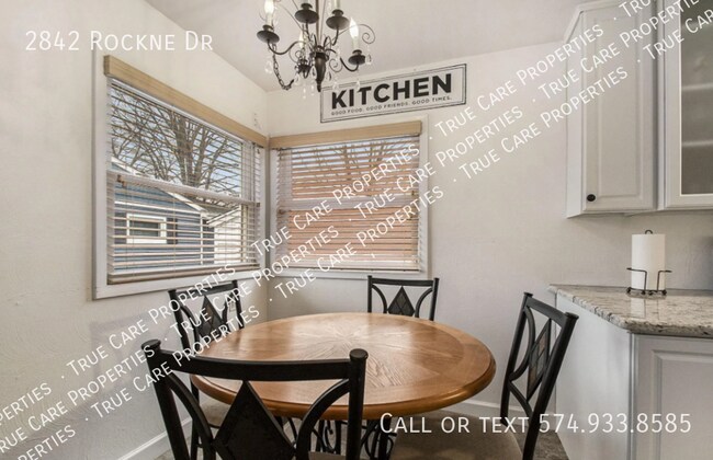 Building Photo - 2842 Rockne Dr