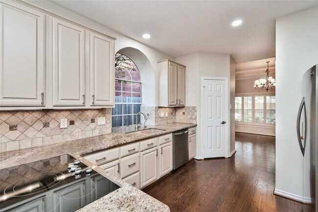 Building Photo - 1506 Forest Home Dr