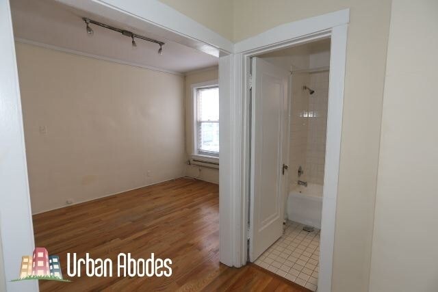 Building Photo - 523 W Melrose St