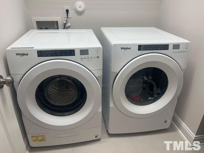 Building Photo - 822 Amley Pl