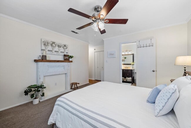 Building Photo - 5601 Westlawn Dr