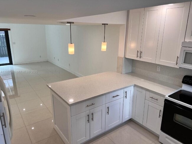 Building Photo - 6231 SW 138th Ct