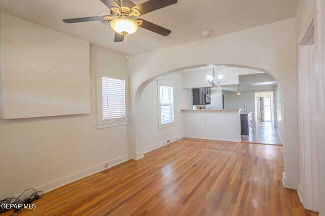 Building Photo - 3611 Yandell Dr