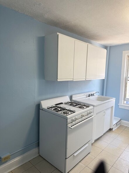 Building Photo - 203 Genesee St