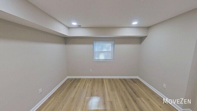 Building Photo - 7 Ratcale Ln