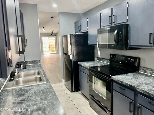 Building Photo - 8778 Buzz Ct