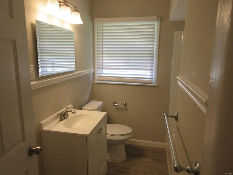 Building Photo - 616 Byrne Dr