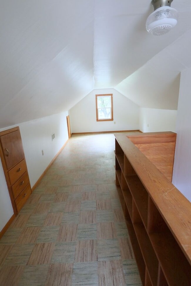 Building Photo - Beautiful 3 Bedroom Home on Goshen's West ...
