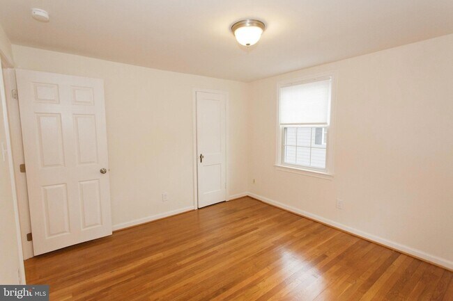 Building Photo - 1419 N Longfellow St