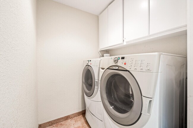 Building Photo - 49035 Tango Ct