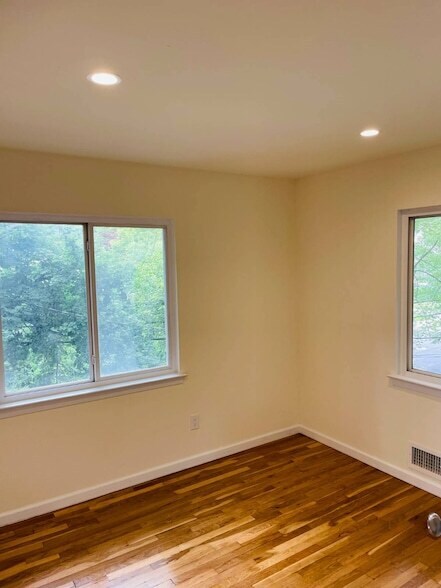 Building Photo - 26 Elm Ave