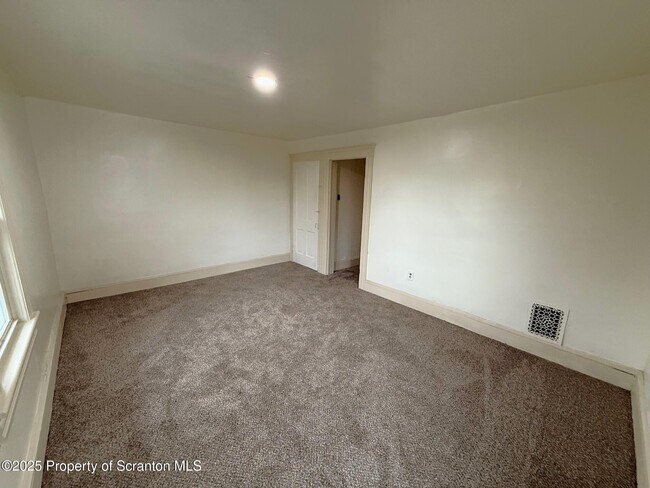 Building Photo - 83 Tripp St