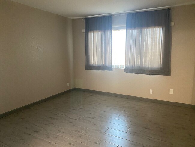 Building Photo - 2 Bedroom - 2 Bath Condo