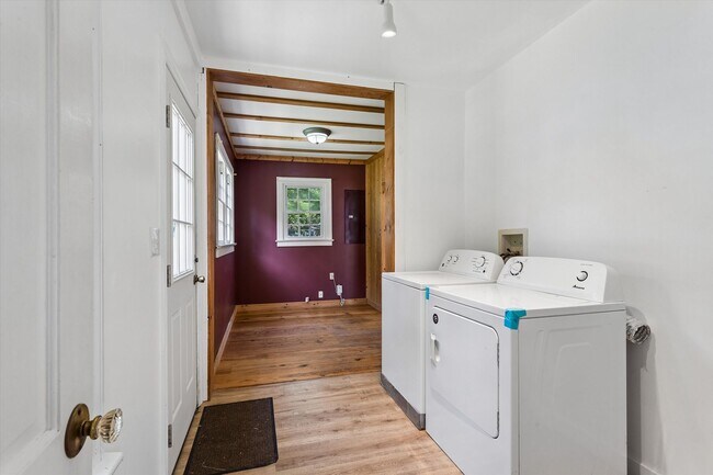 Building Photo - 144 Nelson Dr