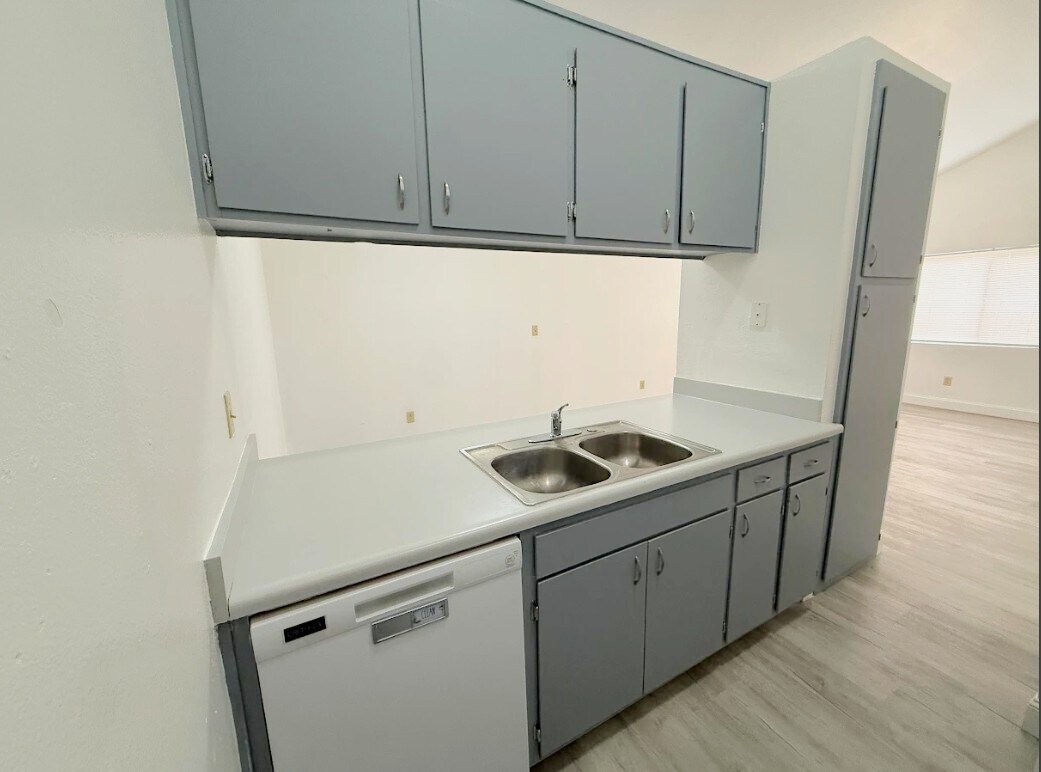 Building Photo - 3310 R St