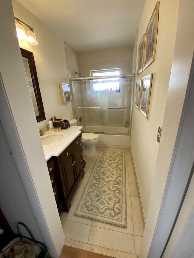 Building Photo - 2755 NE 28th Ave