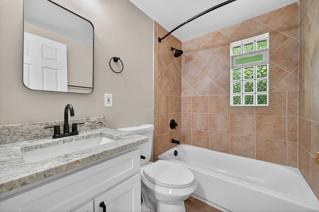 Two Town Bathroom - Erie Townhomes
