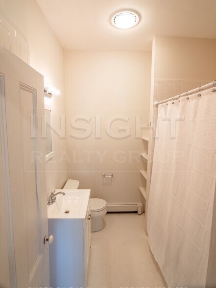 Building Photo - 61 Pond St