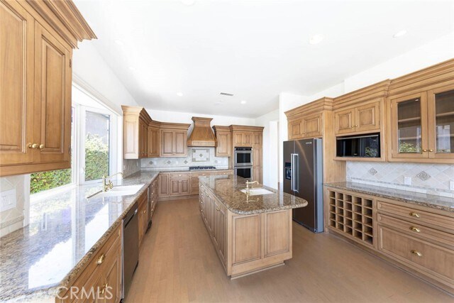 Building Photo - 12 San Remo